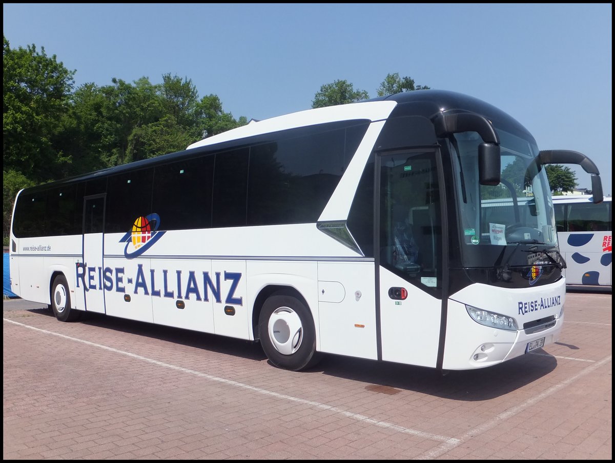 Neoplan Jetliner von Reise-Allianz/Meyering aus Deutschland im Stadthafen Sassnitz.