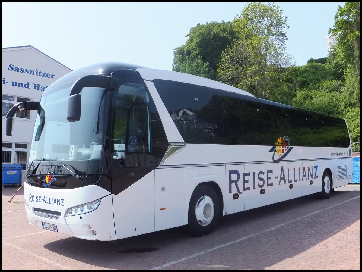 Neoplan Jetliner von Reise-Allianz/Meyering aus Deutschland im Stadthafen Sassnitz.