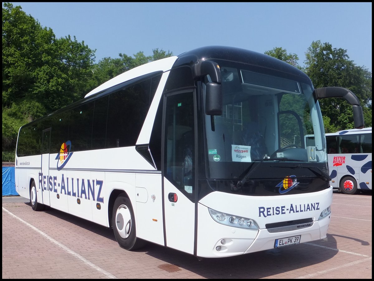 Neoplan Jetliner von Reise-Allianz/Meyering aus Deutschland im Stadthafen Sassnitz.