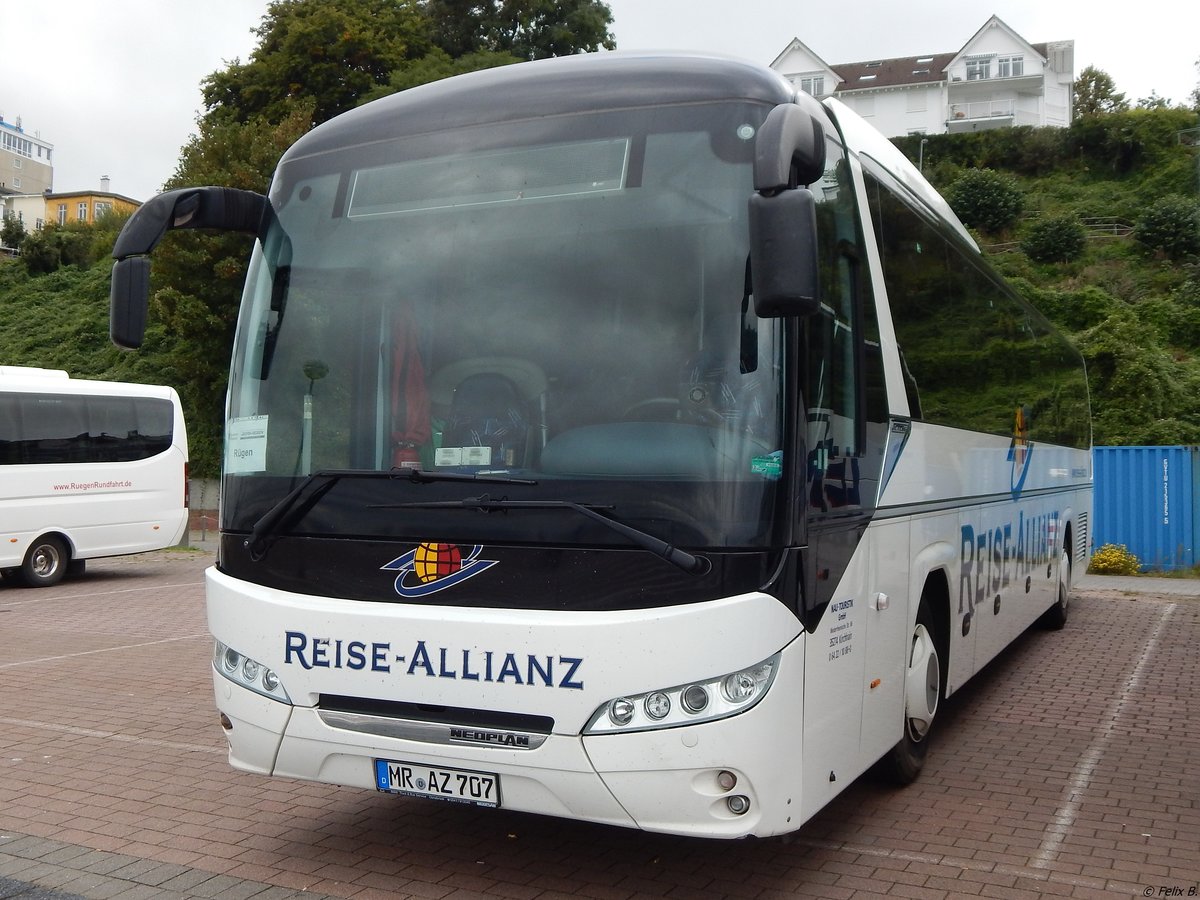 Neoplan Jetliner von Reise-Allianz/Nau aus Deutschland im Stadthafen Sassnitz.