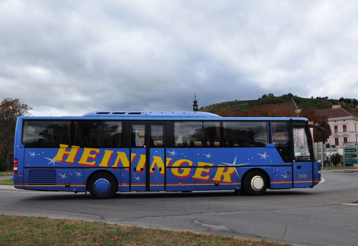 Neoplan N316  von Heininger Reisen aus der BRD in Krems.