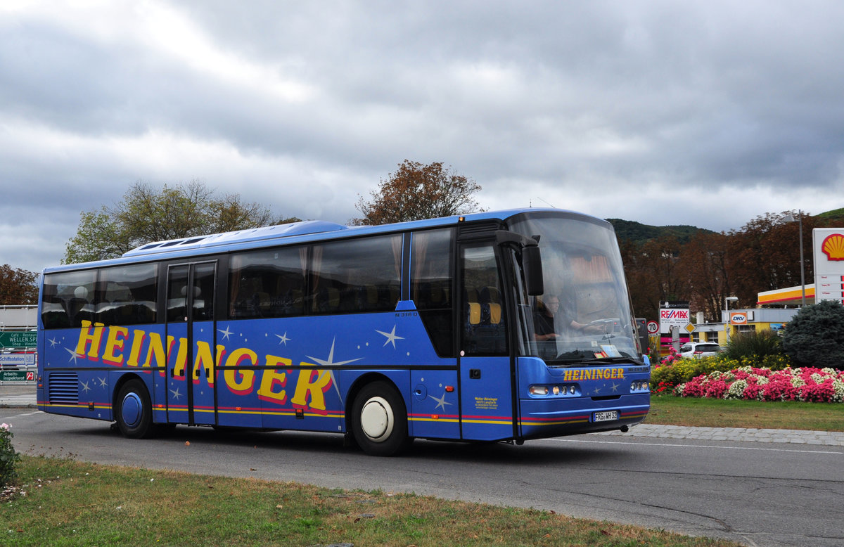 Neoplan N316  von Heininger Reisen aus der BRD in Krems.