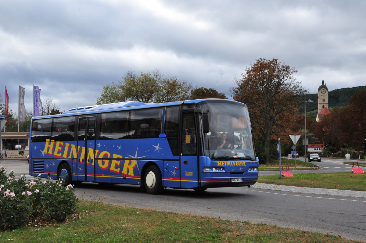 Neoplan N316  von Heininger Reisen aus der BRD in Krems.