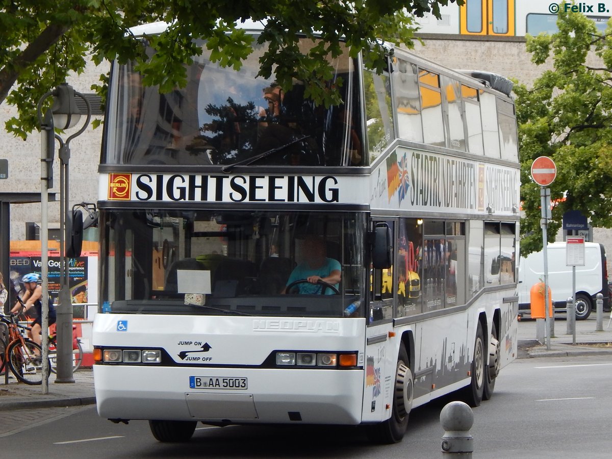 Neoplan N4026/3 von Der Tempelhofer in Berlin.