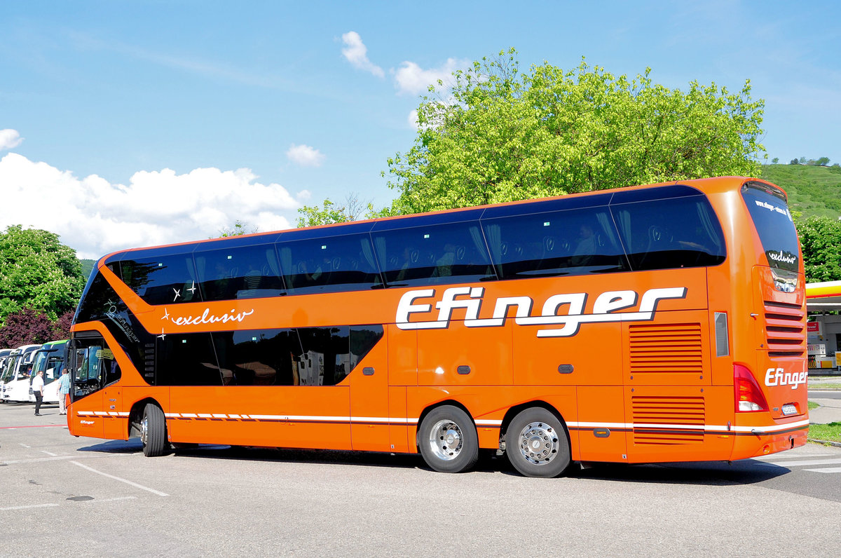 Neoplan Skyliner 6 von Efinger Reisen aus der BRD in Krems gesehen.