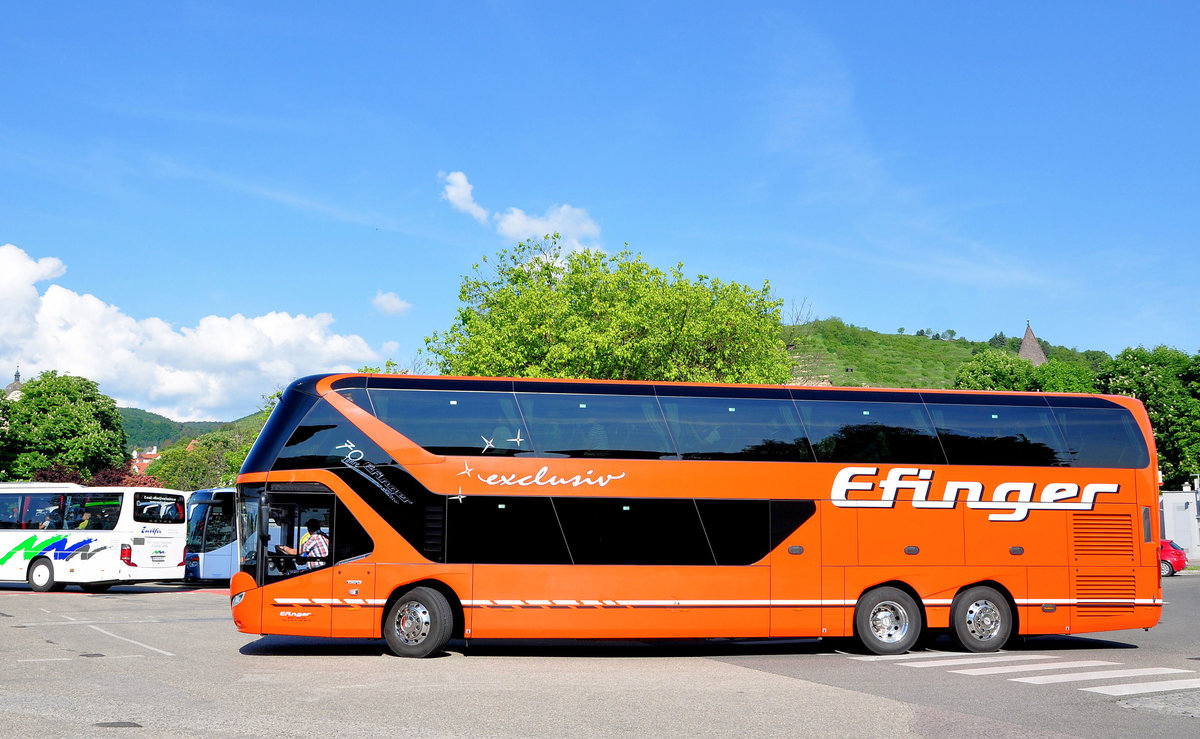 Neoplan Skyliner 6 von Efinger Reisen aus der BRD in Krems gesehen.