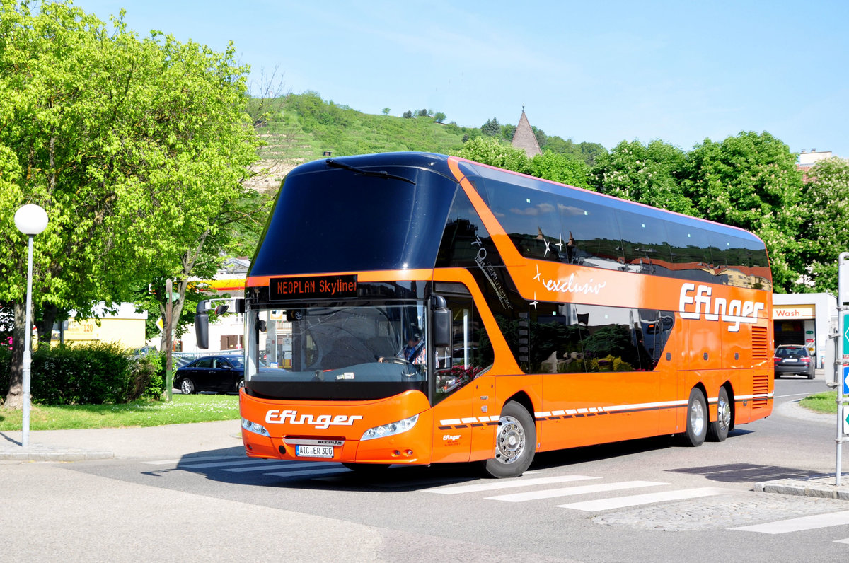 Neoplan Skyliner 6 von Efinger Reisen aus der BRD in Krems gesehen.