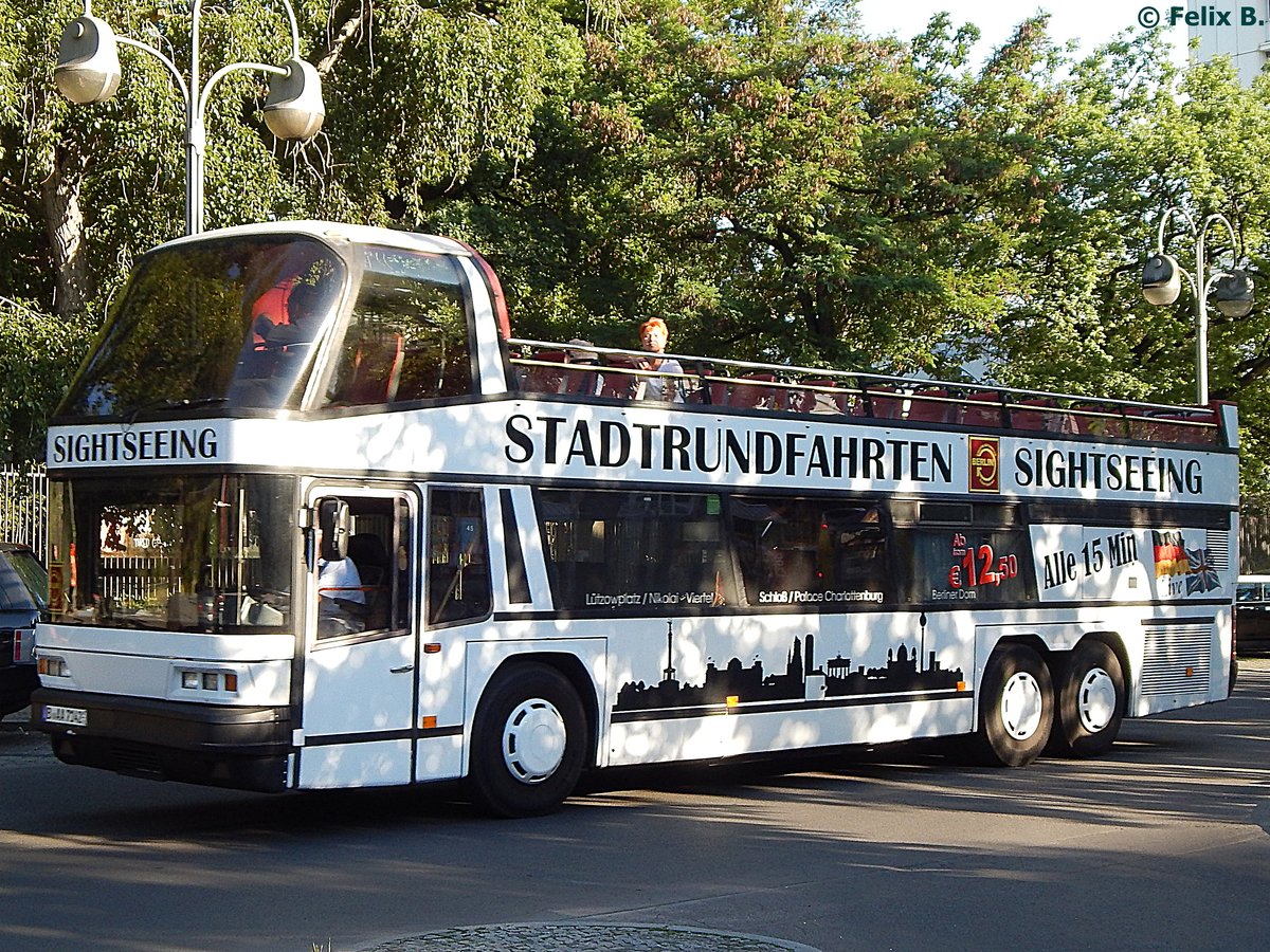 Neoplan Skyliner von Der Tempelhofer aus Deutschland in Berlin.