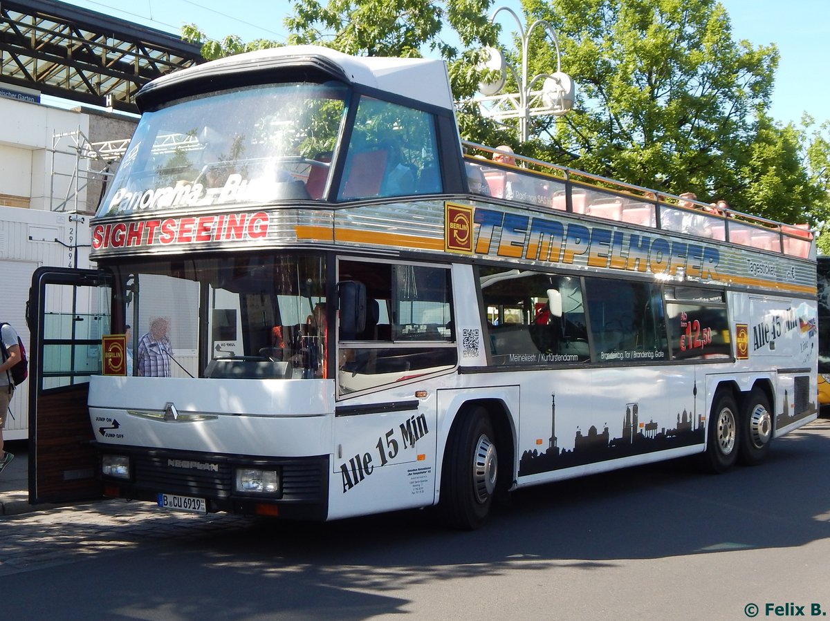 Neoplan Skyliner von Der Tempelhofer aus Deutschland in Berlin.