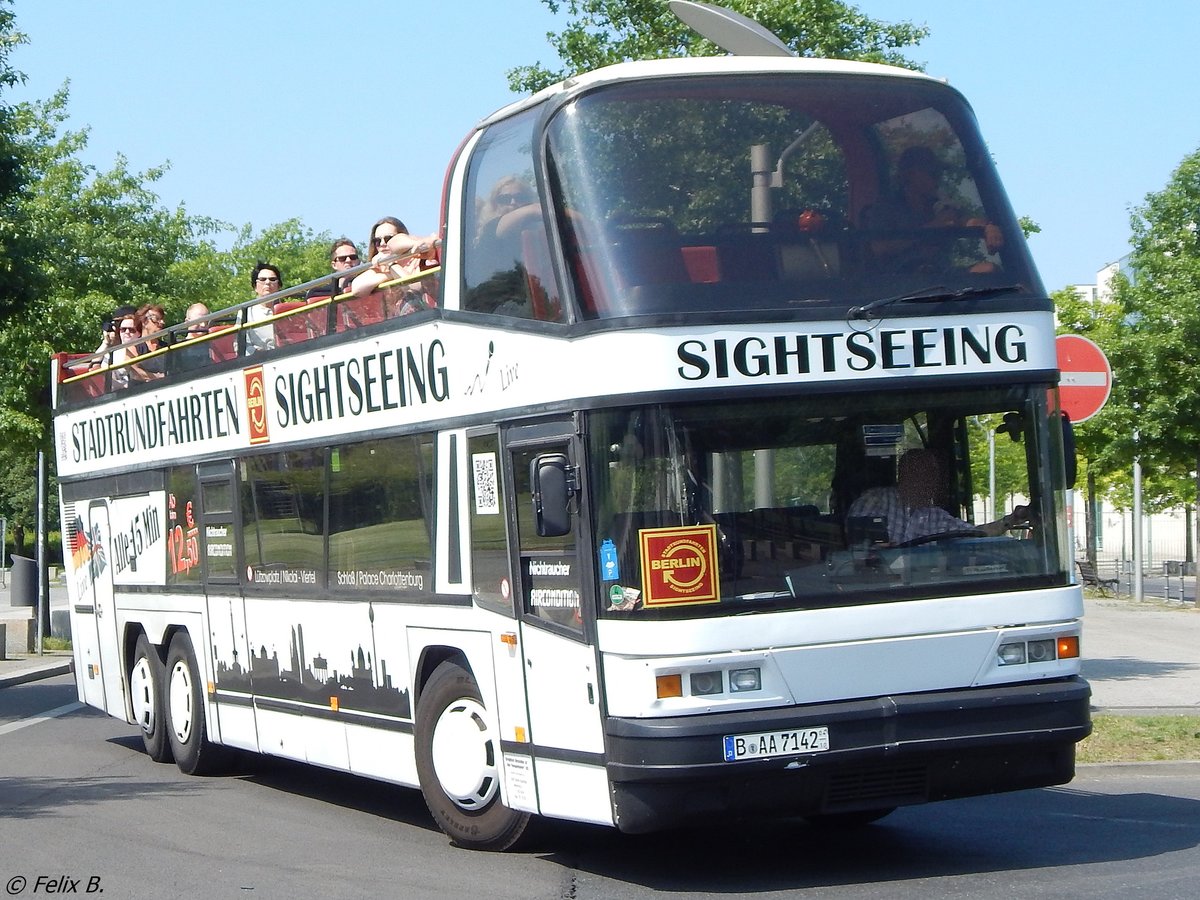 Neoplan Skyliner von Der Tempelhofer aus Deutschland in Berlin.