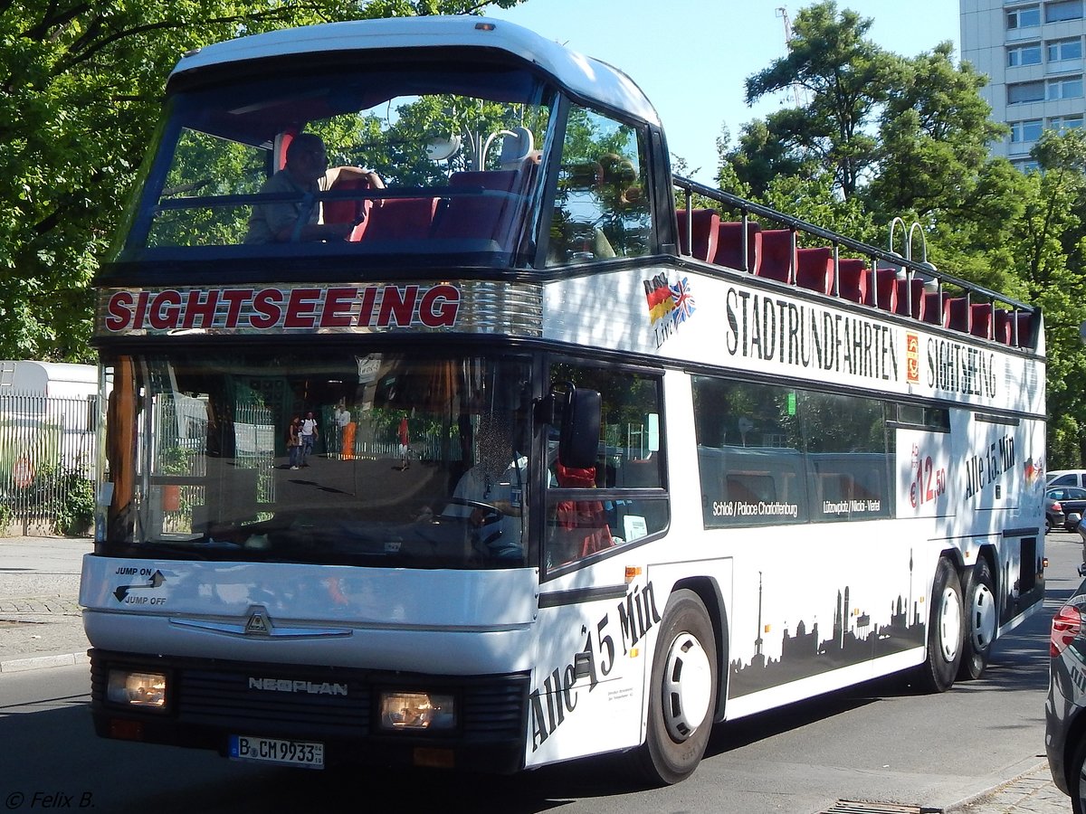 Neoplan Skyliner von Der Tempelhofer aus Deutschland in Berlin.