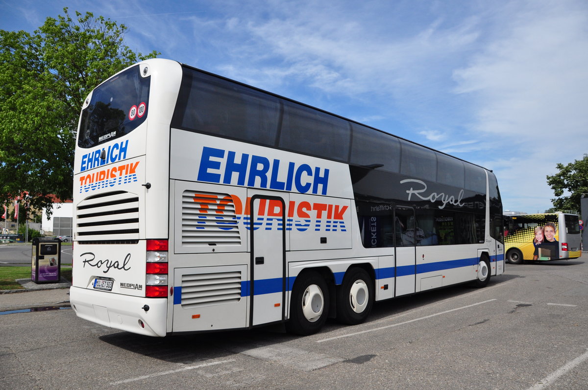 Neoplan Skyliner der EHRLICH Touristik aus der BRD in Krems gesehen.