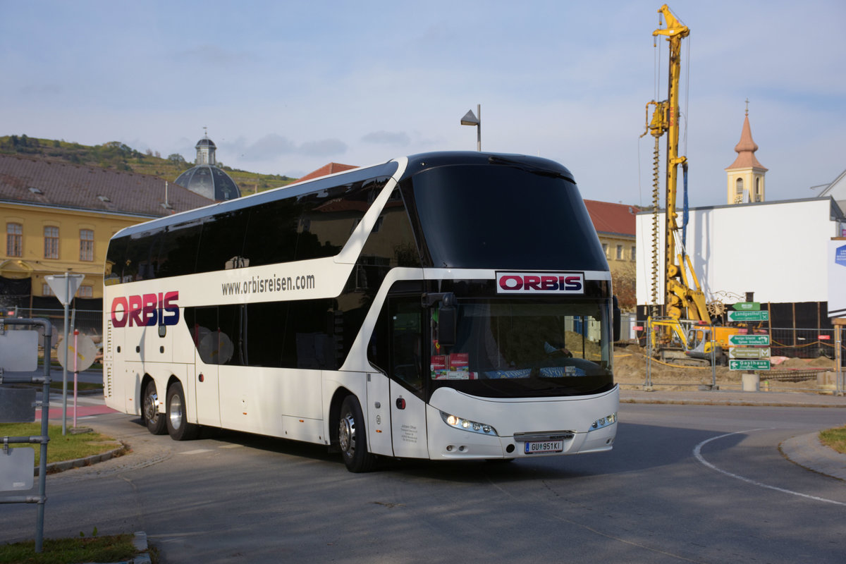 Neoplan Skyliner von Johann OFNER (ORBIS) Reisen aus sterreich in Krems.