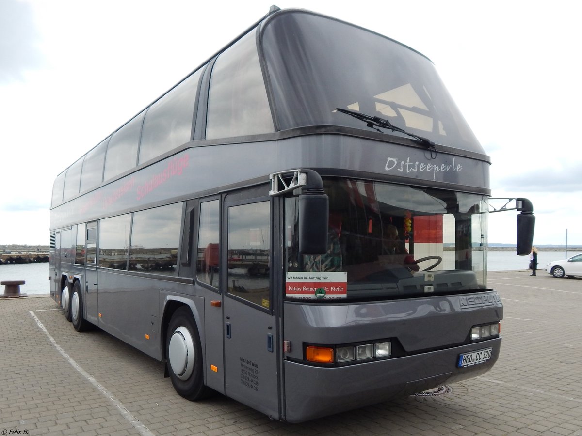 Neoplan Skyliner von Ostseeperle aus Deutschland im Stadthafen Sassnitz. 