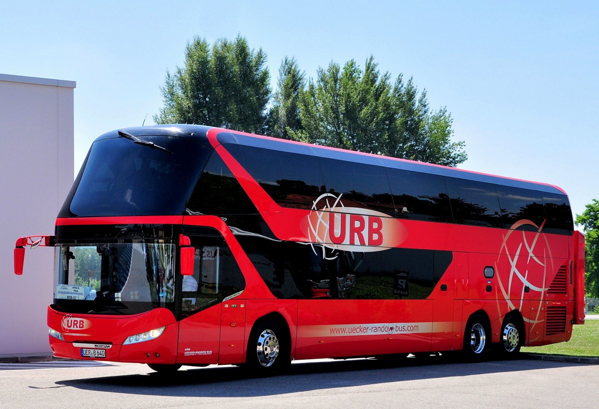 Neoplan SKYLINER von URB / BRD am 9.7.2013 in Krems an der Donau.