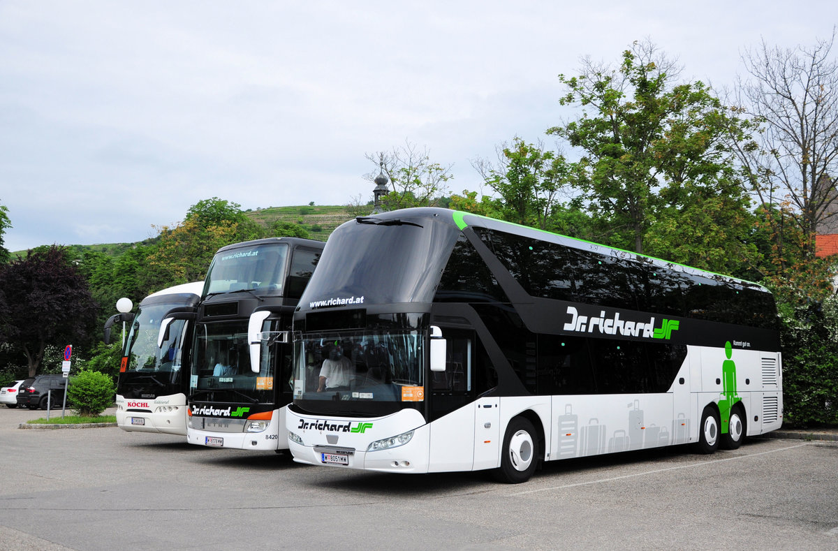 Neoplan Skyliner,Setra 431 und Neoplan Tourliner in Krems gesehen.