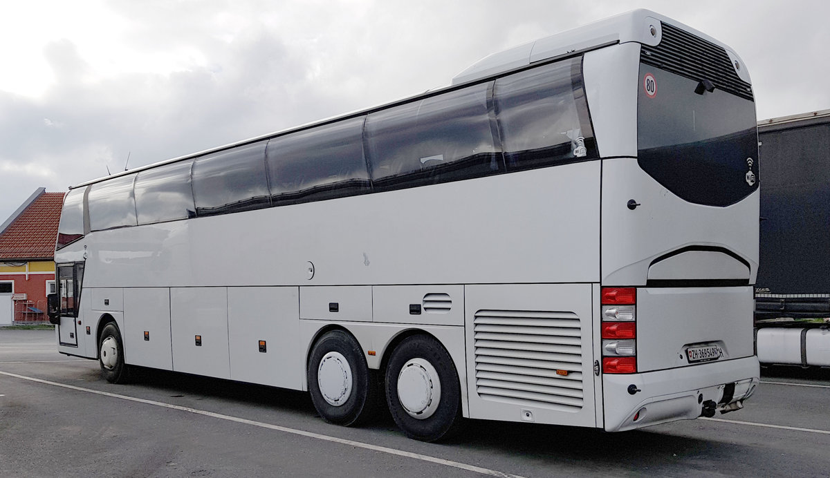 Neoplan Spaceliner aus der Schweiz rastet im Oktober 2019 an der A 8