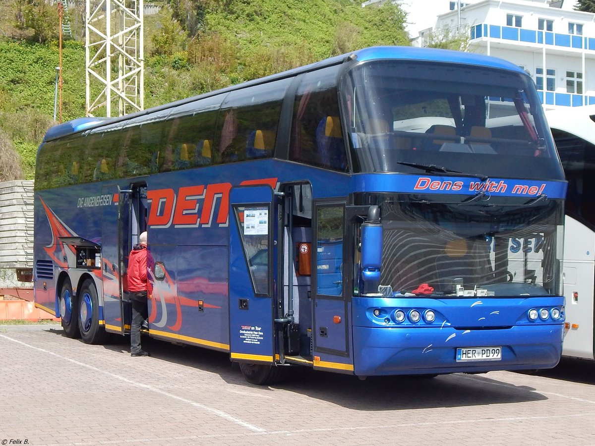 Neoplan Spaceliner von Dens aus Deutschland im Stadthafen Sassnitz.