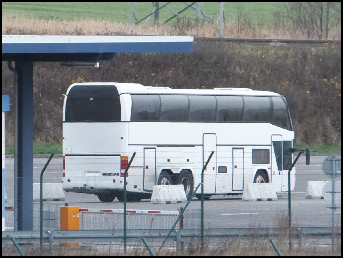 Neoplan Spaceliner ohne Kennzeichen in Mukran.