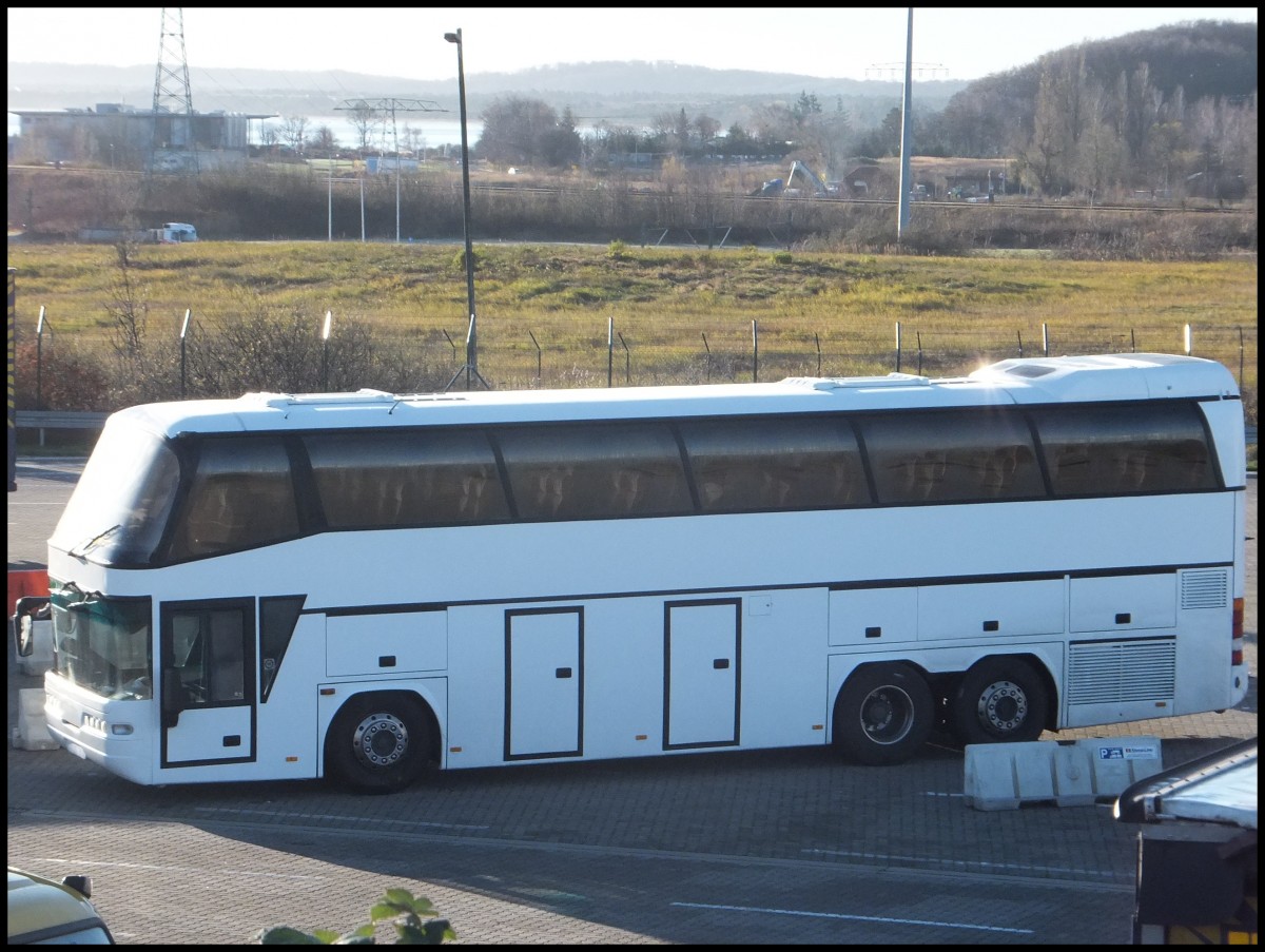 Neoplan Spaceliner ohne Kennzeichen in Mukran.