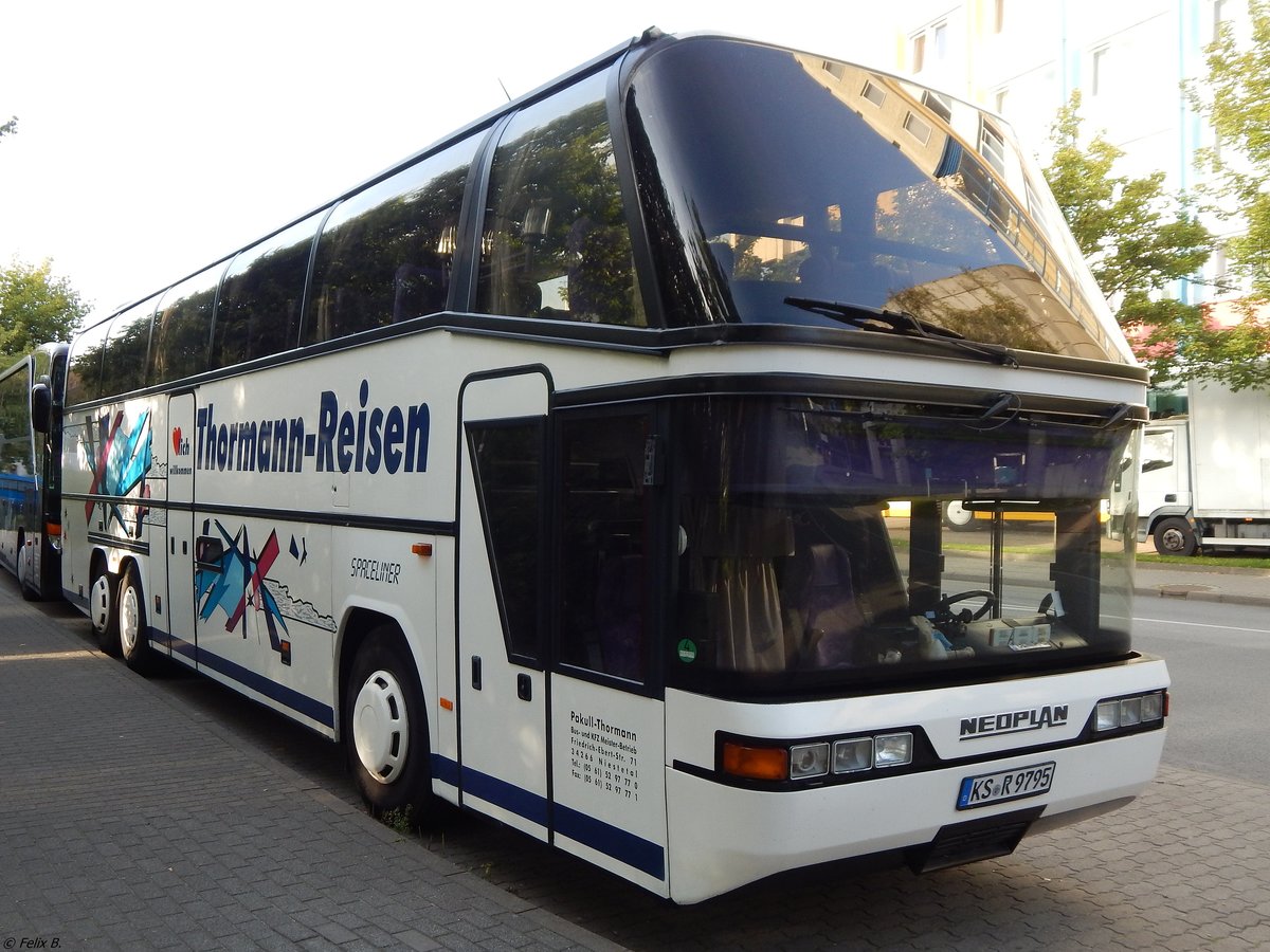 Neoplan Spaceliner von Pakull-Thormann Reisen aus Deutschland in Neubrandenburg.