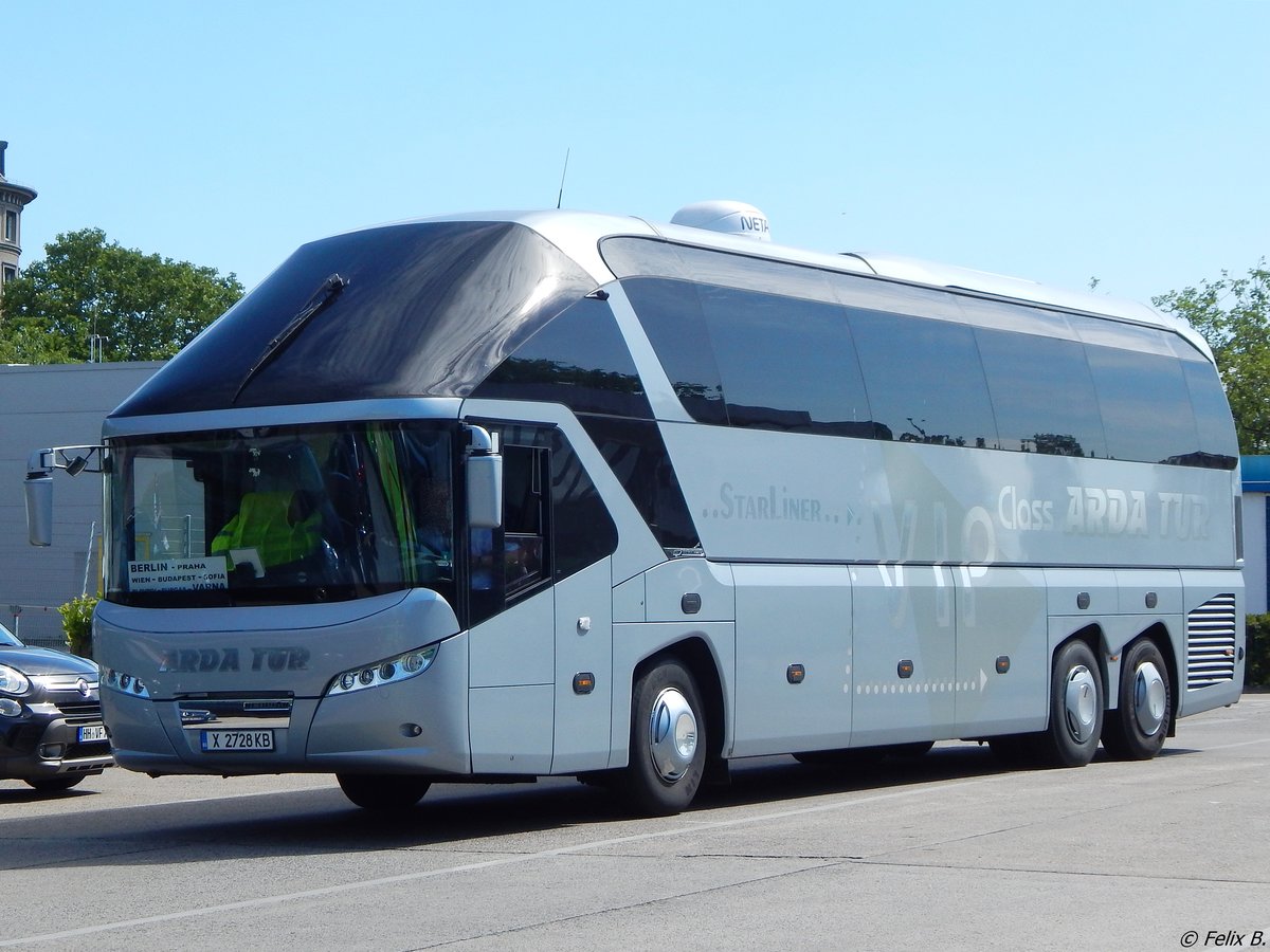 Neoplan Starliner von Arda Tur aus Bulgarien in Berlin.