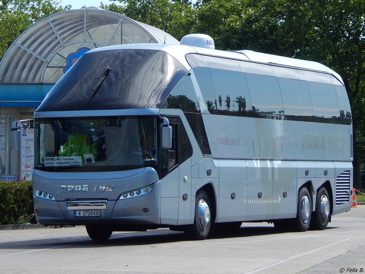 Neoplan Starliner von Arda Tur aus Bulgarien in Berlin.