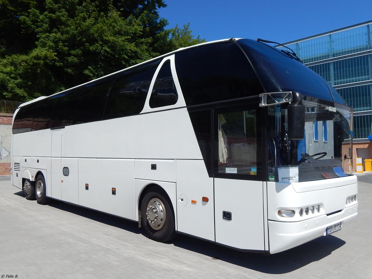 Neoplan Starliner aus Deutschland im Stadthafen Sassnitz.