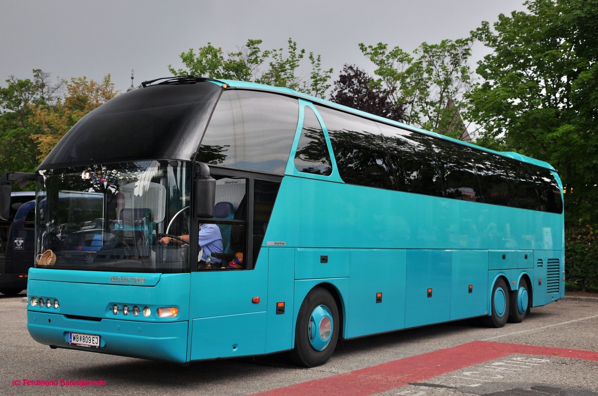 Neoplan Starliner aus sterreich am 31.Mai 2014 in Krems gesehen.