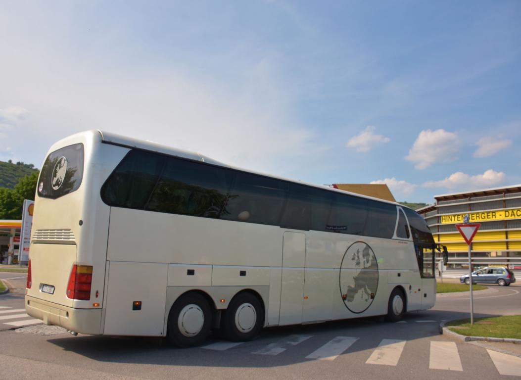 Neoplan Starliner aus Ungarn 2018 in Krems.