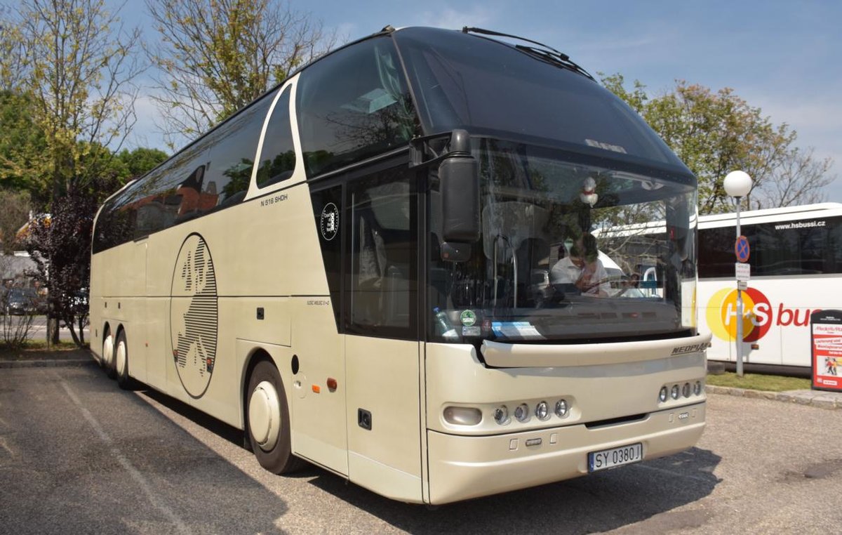 Neoplan Starliner aus Ungarn 2018 in Krems.