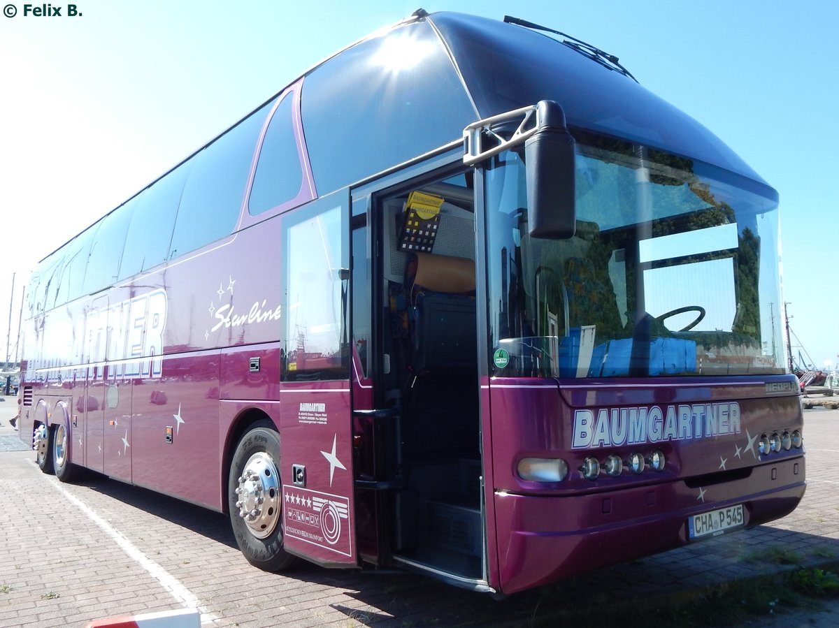 Neoplan Starliner von Baumgartner aus Deutschland im Stadthafen Sassnitz.