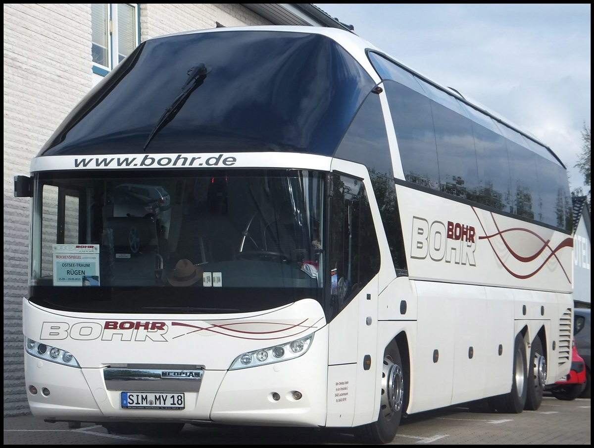 Neoplan Starliner von Bohr aus Deutschland im Gewerbegebiet Sassnitz.