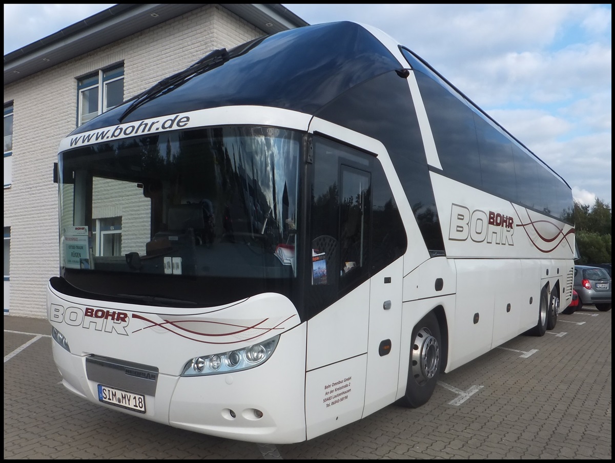 Neoplan Starliner von Bohr aus Deutschland im Gewerbegebiet Sassnitz.