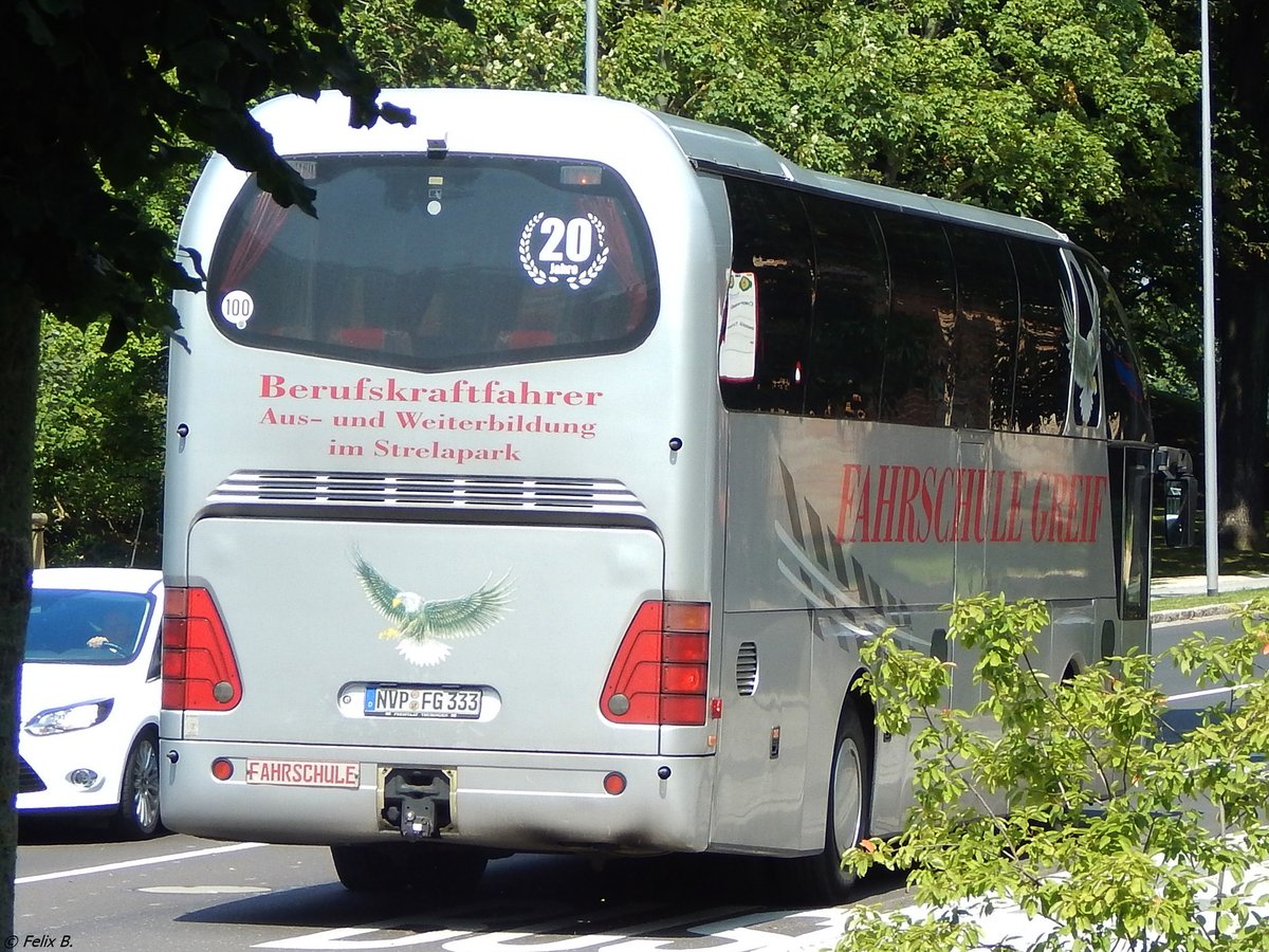 Neoplan Starliner von Fahrschule Greif aus Deutschland in Stralsund.