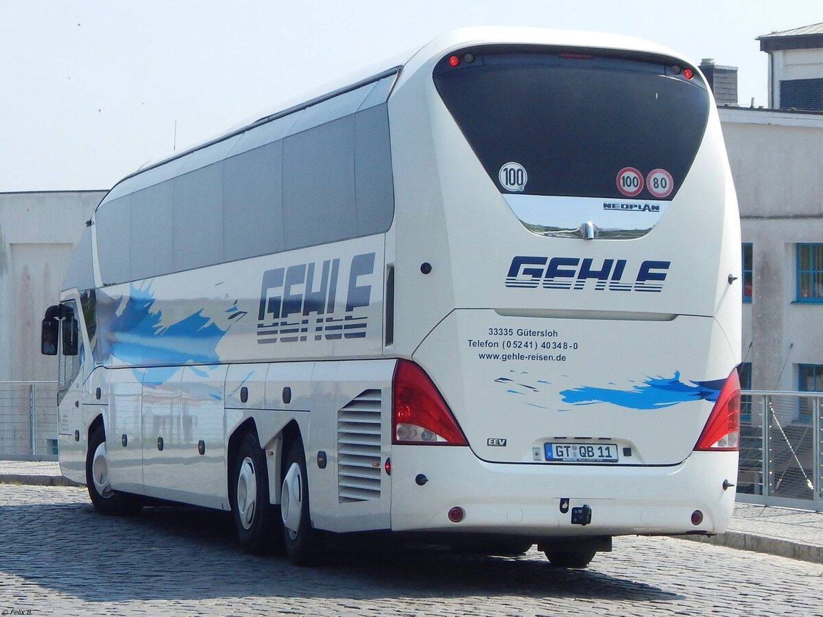Neoplan Starliner von Gehle aus Deutschland im Stadthafen Sassnitz.