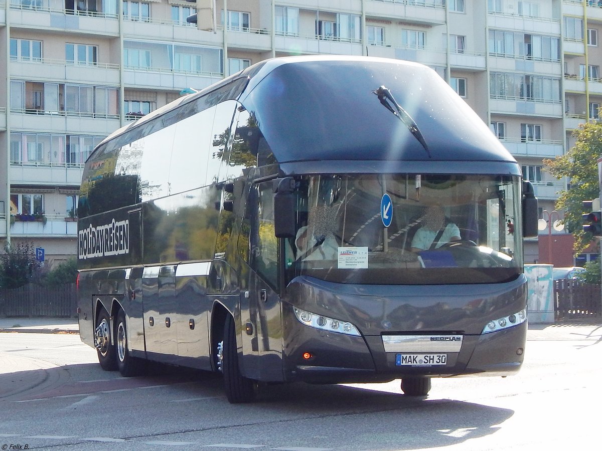 Neoplan Starliner von Happyday Hanke aus Deutschland in Neubrandenburg.