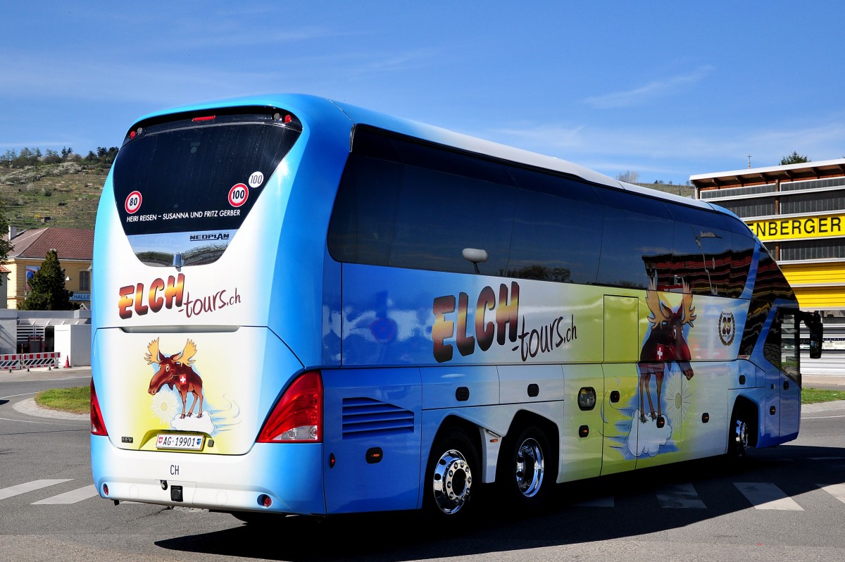 Neoplan Starliner von Heiri Reisen  Elch-Tours  aus der Schweiz am 15.April 2015 in Krems gesehen.