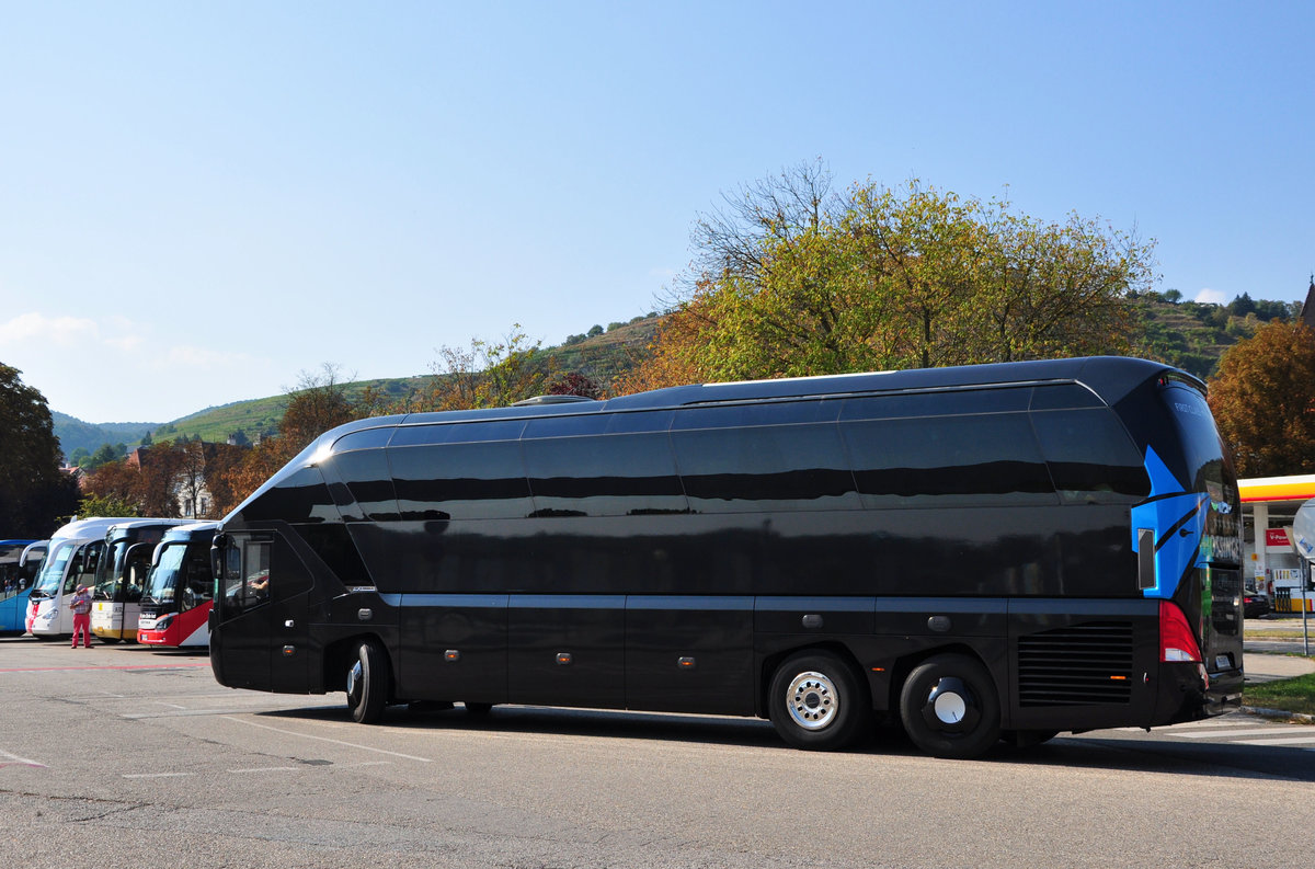 Neoplan Starliner von HSSINGER Reisen aus sterreich in Krems.