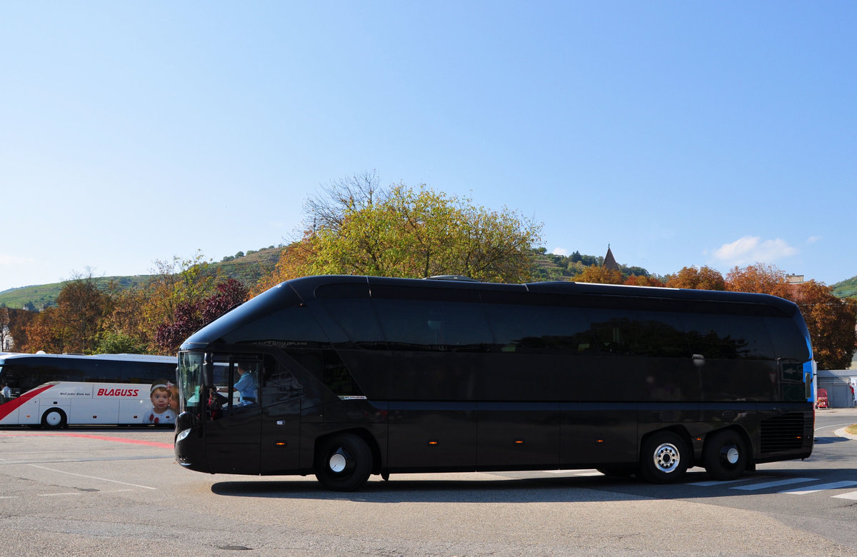 Neoplan Starliner von HSSINGER Reisen aus sterreich in Krems.