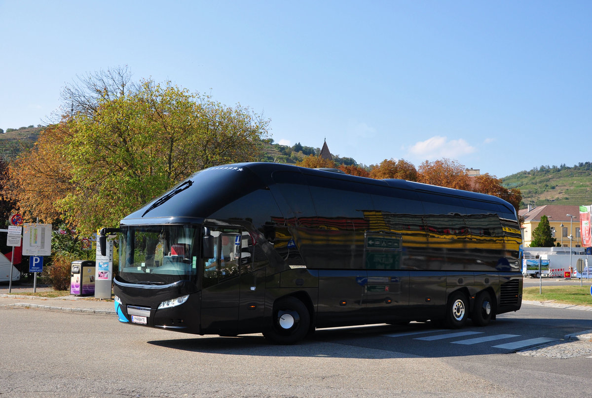 Neoplan Starliner von HSSINGER Reisen aus sterreich in Krems.