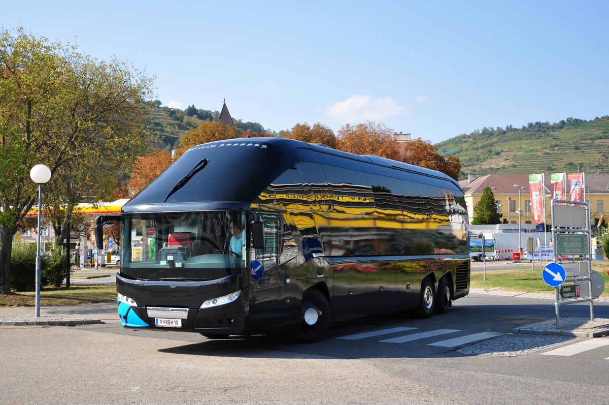 Neoplan Starliner von HSSINGER Reisen aus sterreich in Krems.