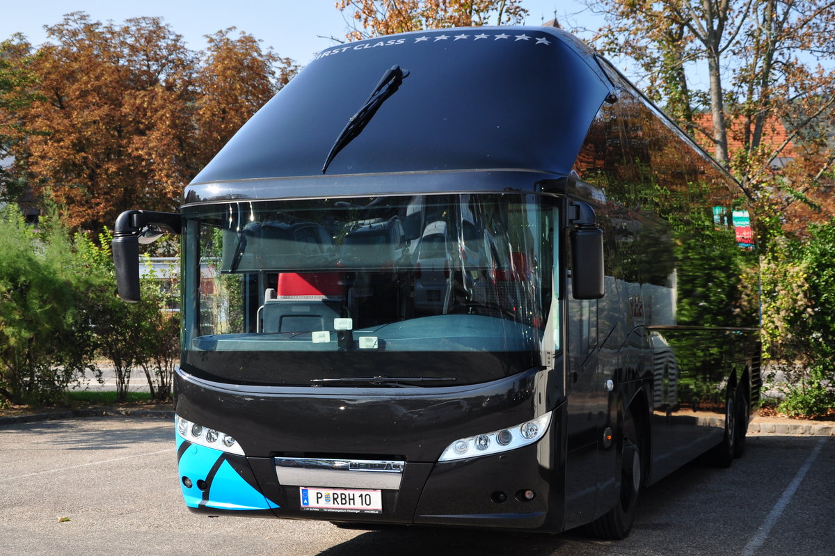 Neoplan Starliner von HSSINGER Reisen aus sterreich in Krems.