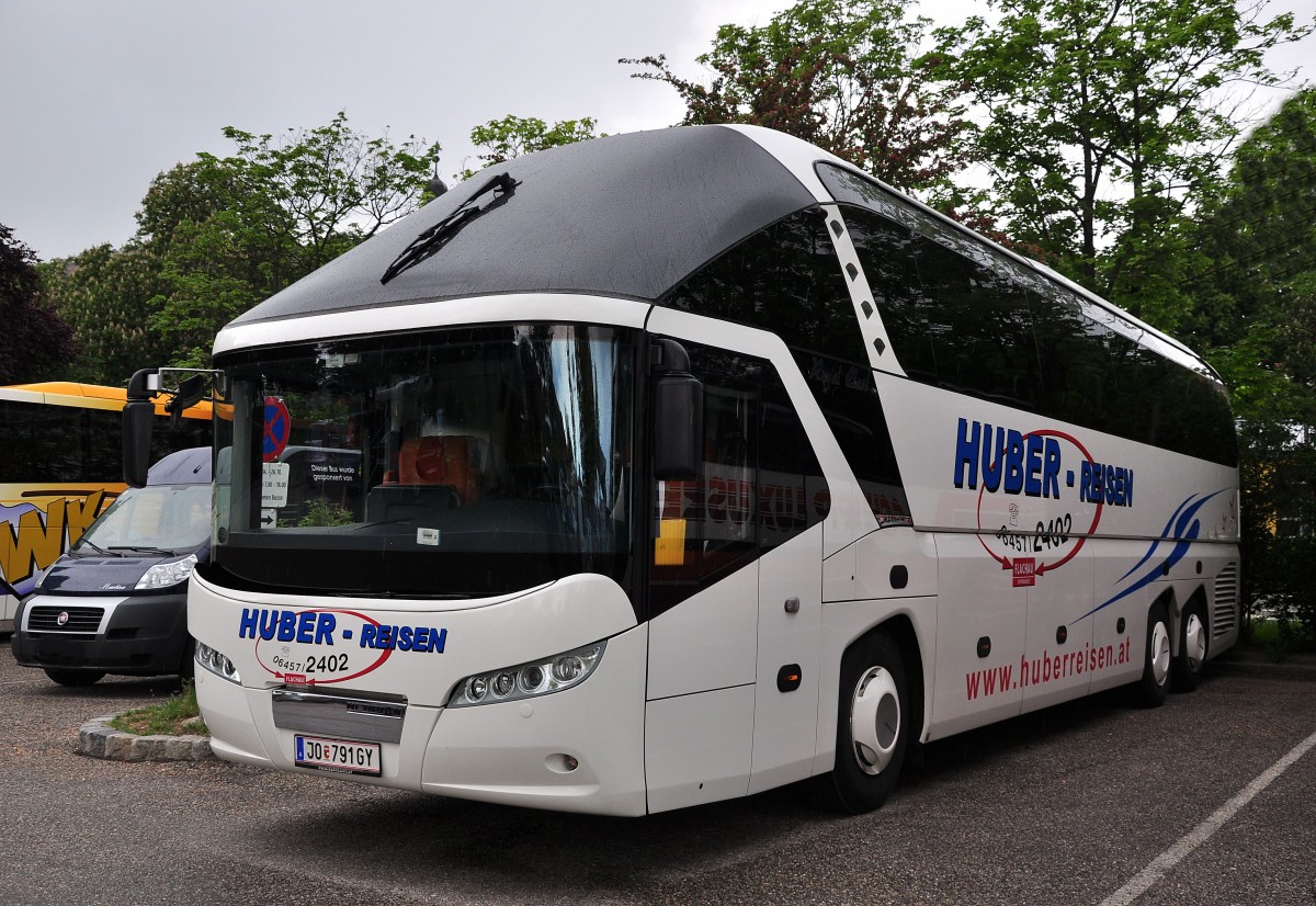 Neoplan Starliner von Huber Reisen aus sterreich am 13. Mai 2014 in Krems.