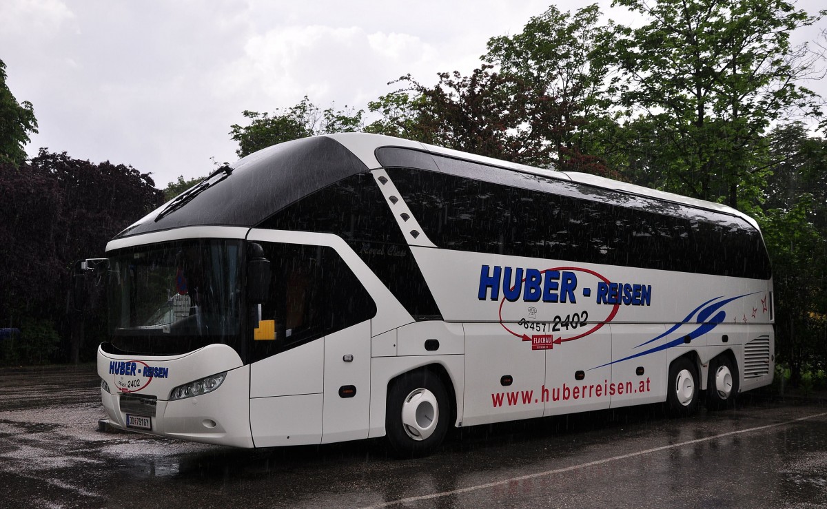 Neoplan Starliner von Huber Reisen aus sterreich am 13. Mai 2014 in Krems.