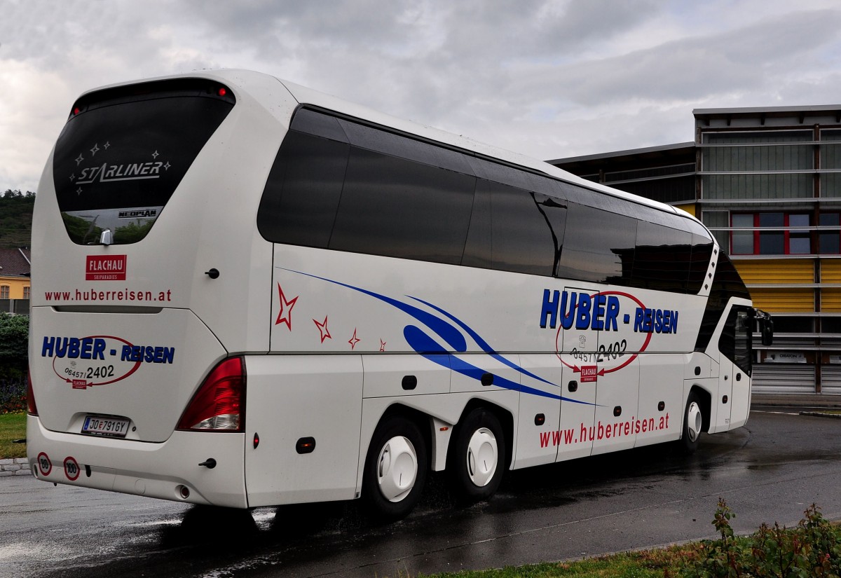 Neoplan Starliner von Huber Reisen aus sterreich am 13. Mai 2014 in Krems.