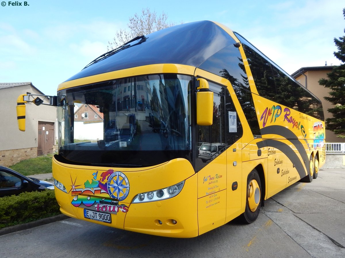 Neoplan Starliner von JobTours aus Deutschland in Sassnitz. 