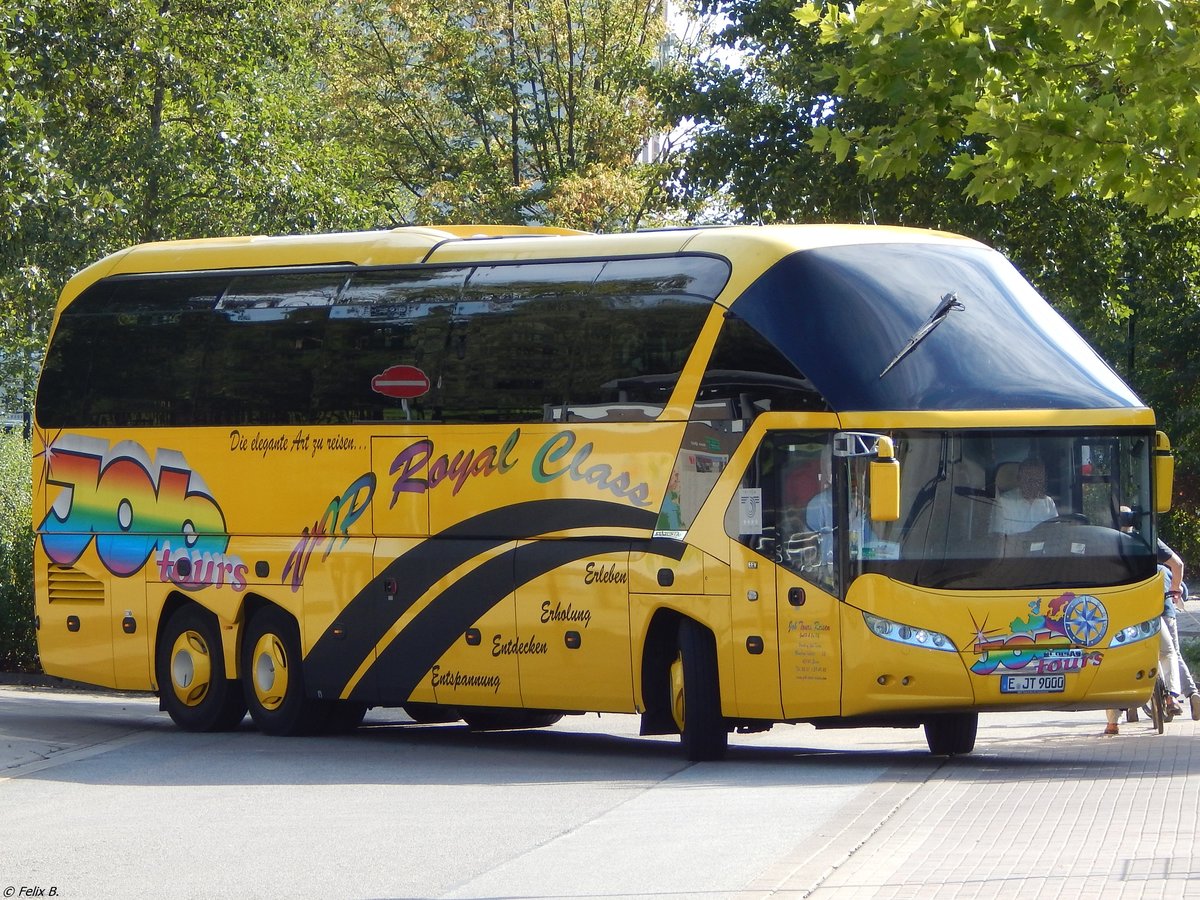 Neoplan Starliner von JobTours aus Deutschland in Waren. 