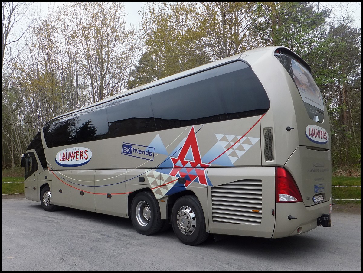 Neoplan Starliner von Lauwers aus Belgien in Binz.