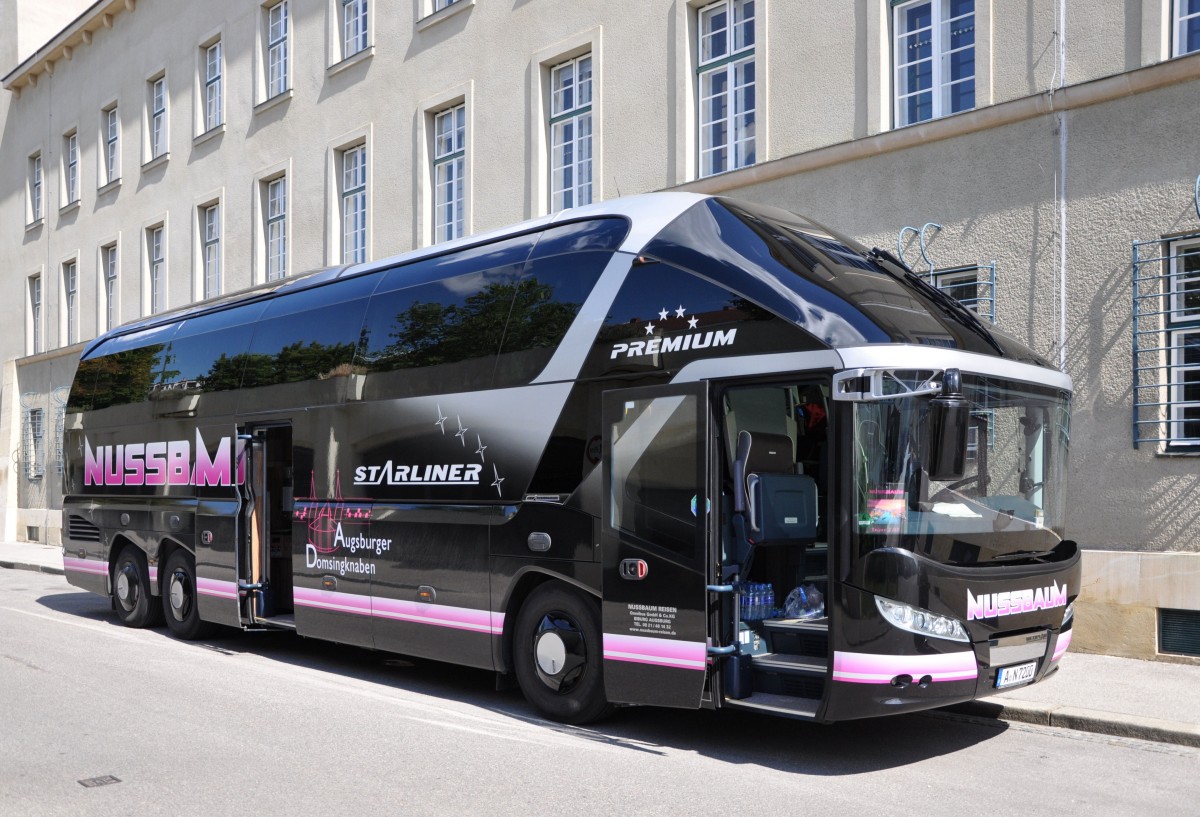 Neoplan Starliner von Nussbaum Reisen aus der BRD im Juni 2015 in Krems.